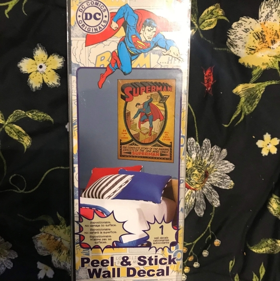 SUPERMAN PEEL N POST WALL DECAL - Picture 1 of 4